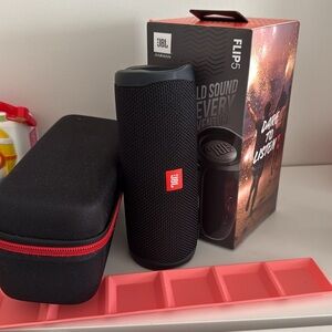 JBL Flip 5 Portable Bluetooth Speaker - Black